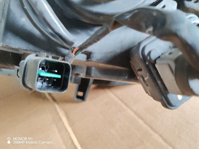 bontott MITSUBISHI LANCER VII Jobb Fényszóró