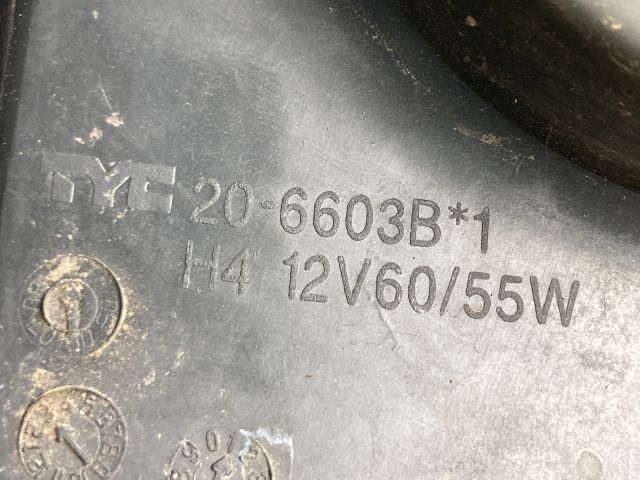 bontott MITSUBISHI LANCER VII Jobb Fényszóró