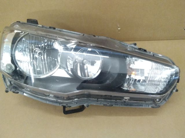 bontott MITSUBISHI LANCER VII Jobb Fényszóró