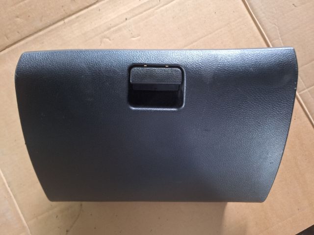 bontott MITSUBISHI LANCER VII Kesztyűtartó