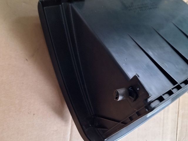 bontott MITSUBISHI LANCER VII Kesztyűtartó