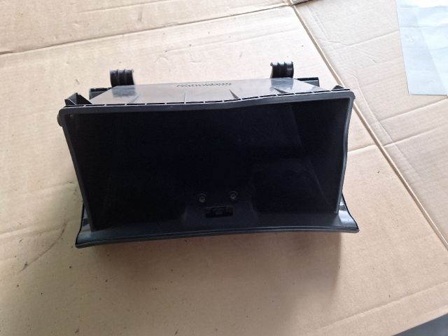 bontott MITSUBISHI LANCER VII Kesztyűtartó