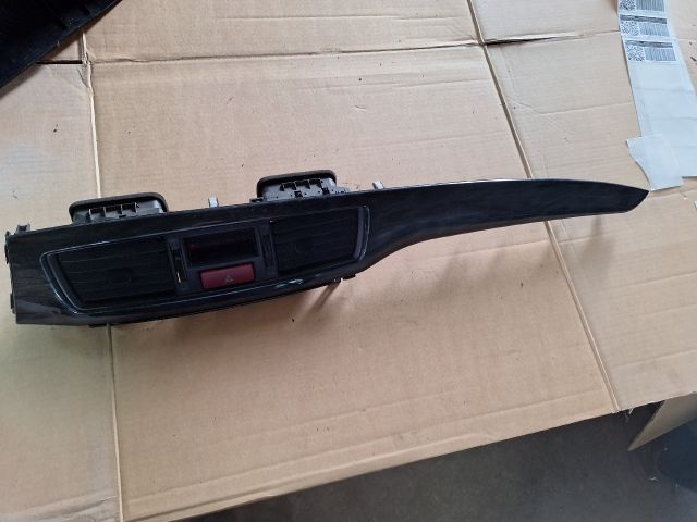 bontott MITSUBISHI LANCER VII Középső Műszerfal Díszléc