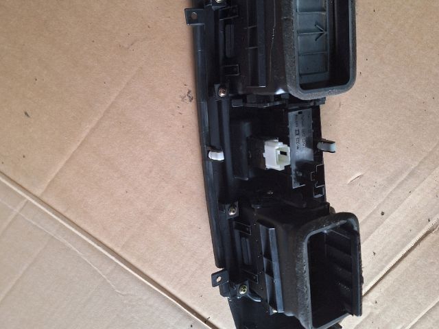 bontott MITSUBISHI LANCER VII Középső Műszerfal Díszléc