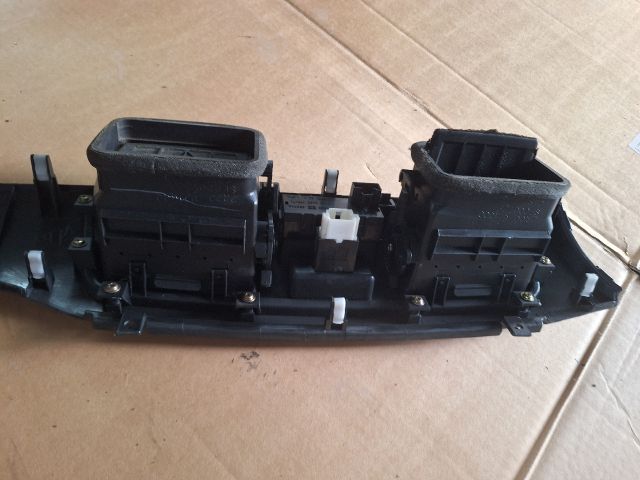 bontott MITSUBISHI LANCER VII Középső Műszerfal Díszléc