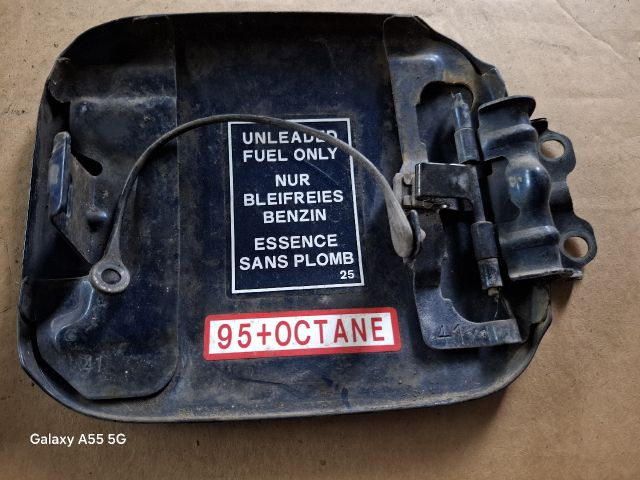 bontott MITSUBISHI LANCER VII Tankajtó