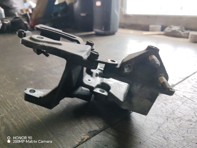 bontott MITSUBISHI LANCER VII Tartó Bak