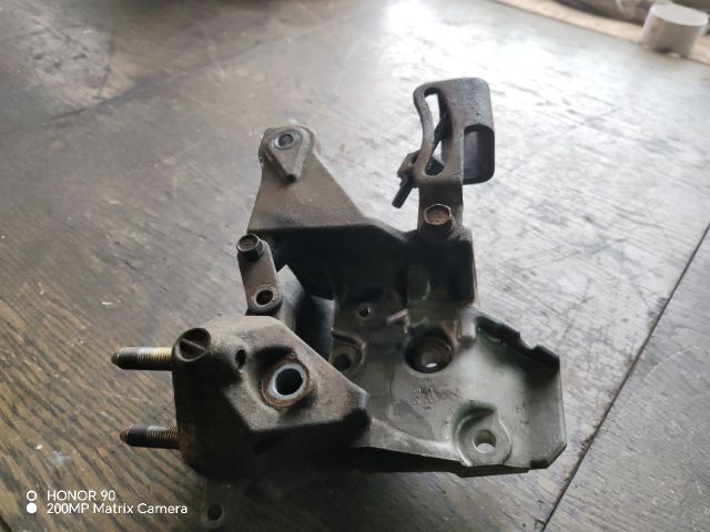 bontott MITSUBISHI LANCER VII Tartó Bak