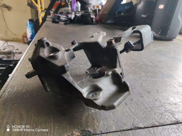 bontott MITSUBISHI LANCER VII Tartó Bak