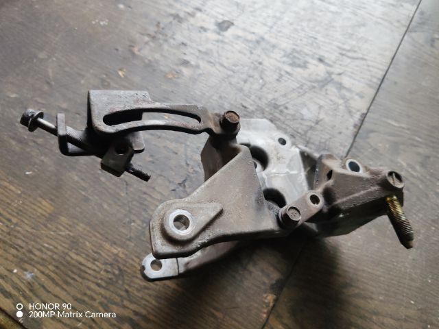 bontott MITSUBISHI LANCER VII Tartó Bak