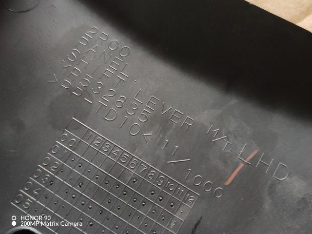 bontott MITSUBISHI LANCER VII Váltószoknya Rögzítő Keret