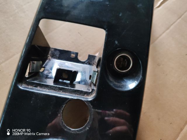 bontott MITSUBISHI LANCER VII Váltószoknya Rögzítő Keret