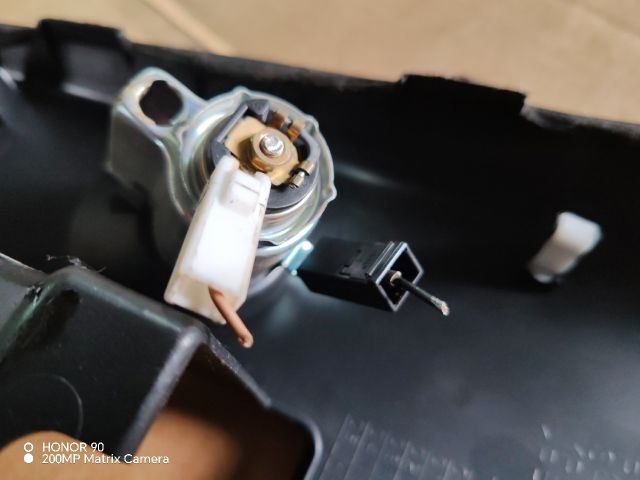 bontott MITSUBISHI LANCER VII Váltószoknya Rögzítő Keret