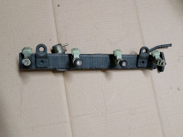 bontott MITSUBISHI OUTLANDER Porlasztó Sor / Híd