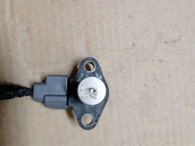 bontott MITSUBISHI OUTLANDER Vezérműtengely Fordulatszám Jeladó