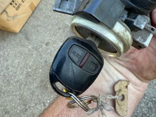 bontott MITSUBISHI OUTLANDER Gyújtáskapcsoló Házzal