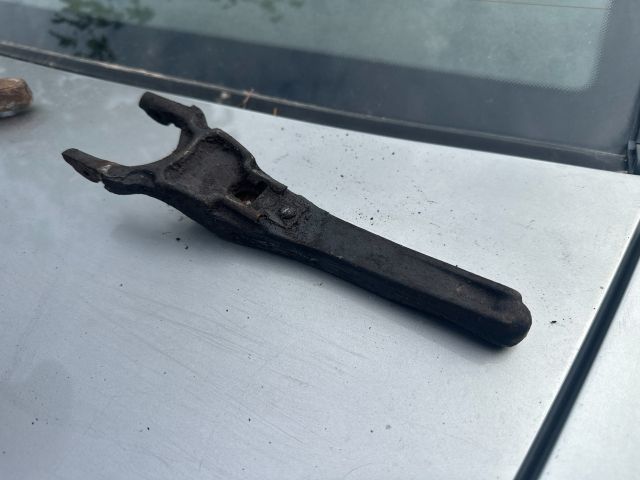 bontott MITSUBISHI OUTLANDER Kuplung Kiemelő Villa