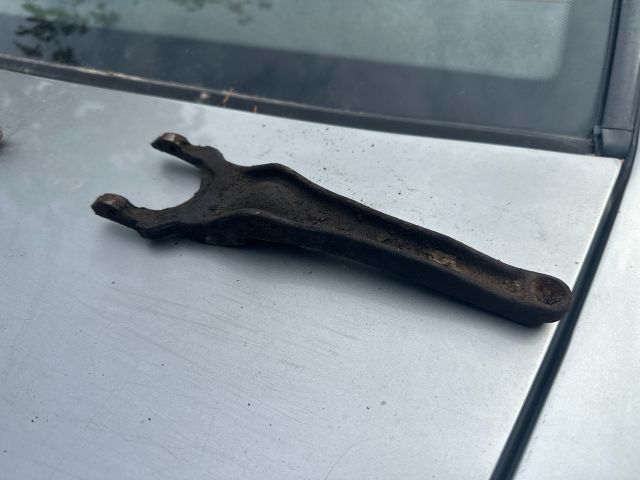 bontott MITSUBISHI OUTLANDER Kuplung Kiemelő Villa