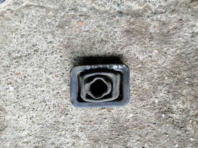 bontott MITSUBISHI OUTLANDER Kuplung Kiemelő Villa