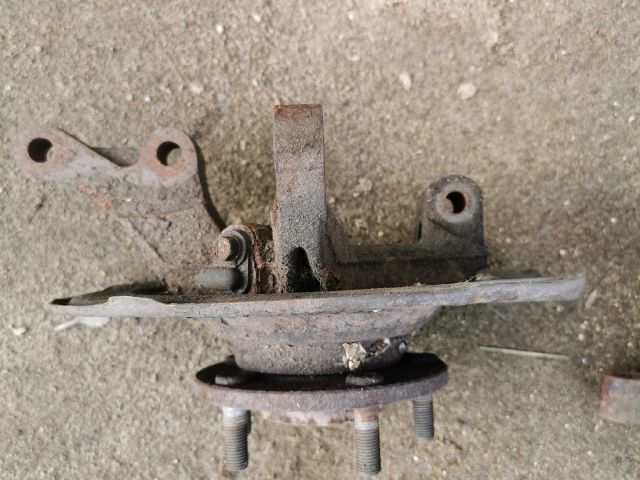 bontott MITSUBISHI OUTLANDER Bal első Csonkállvány Kerékaggyal