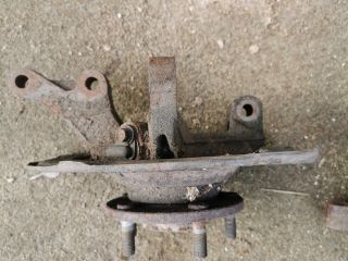 bontott MITSUBISHI OUTLANDER Bal első Csonkállvány Kerékaggyal