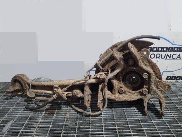 bontott MITSUBISHI OUTLANDER Jobb hátsó Csonkállvány