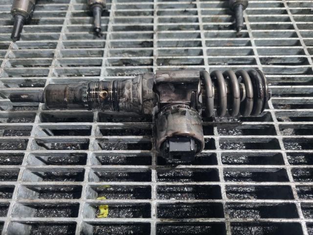 bontott MITSUBISHI OUTLANDER Porlasztó (1 db)