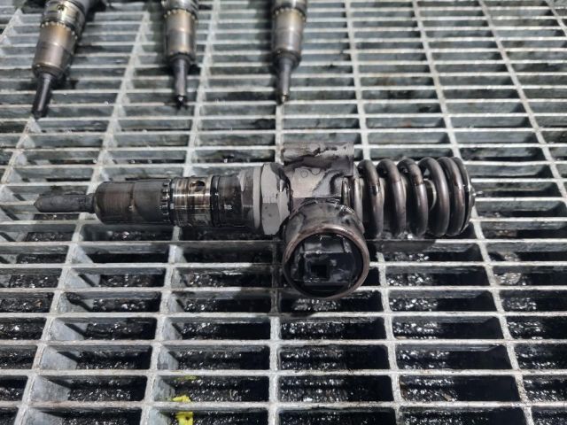 bontott MITSUBISHI OUTLANDER Porlasztó (1 db)