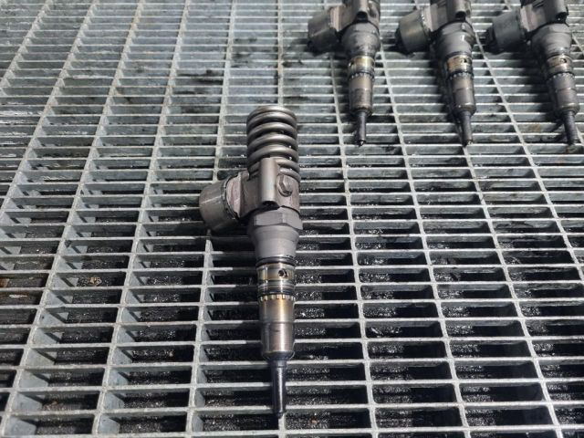 bontott MITSUBISHI OUTLANDER Porlasztó (1 db)