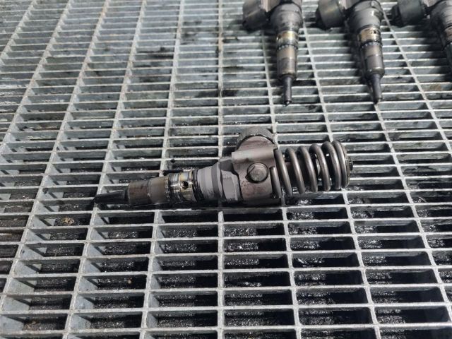 bontott MITSUBISHI OUTLANDER Porlasztó (1 db)