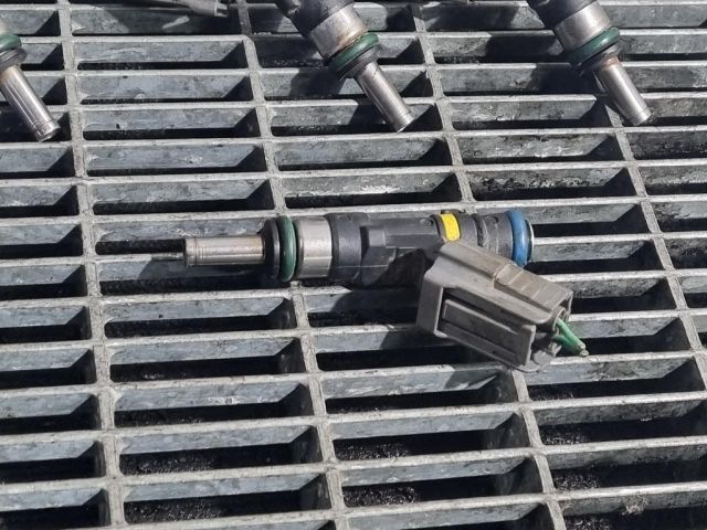 bontott MITSUBISHI OUTLANDER Porlasztó (1 db)