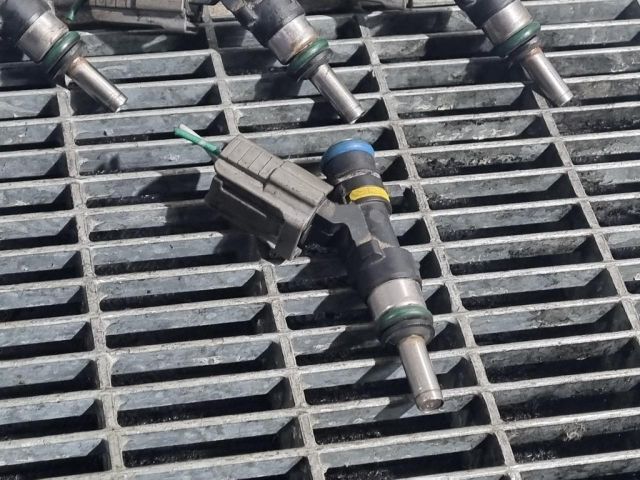 bontott MITSUBISHI OUTLANDER Porlasztó (1 db)