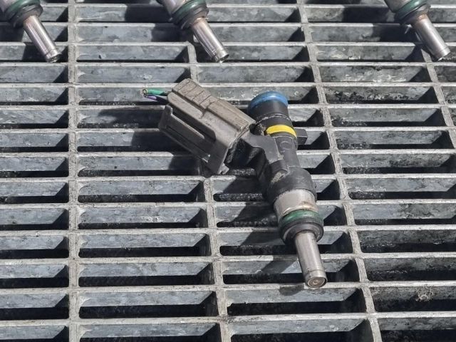 bontott MITSUBISHI OUTLANDER Porlasztó (1 db)