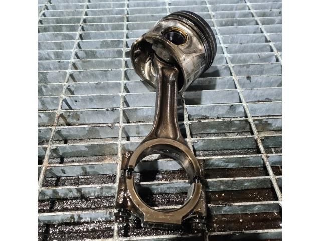 bontott MITSUBISHI OUTLANDER Dugattyú