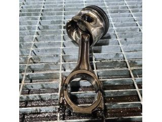 bontott MITSUBISHI OUTLANDER Dugattyú