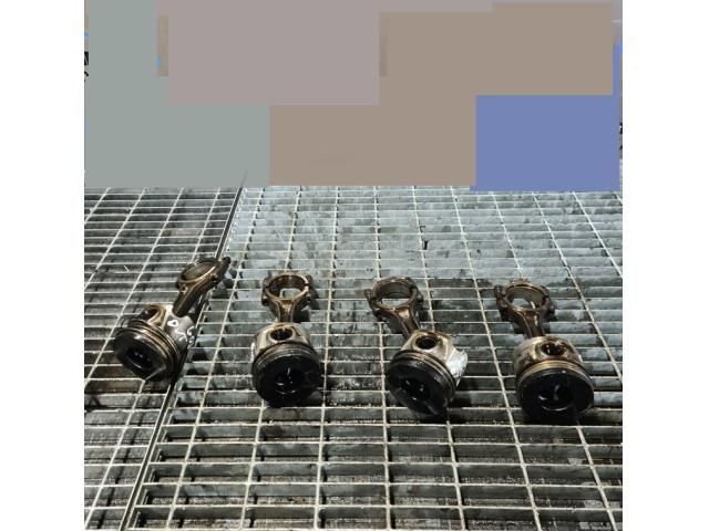 bontott MITSUBISHI OUTLANDER Dugattyú