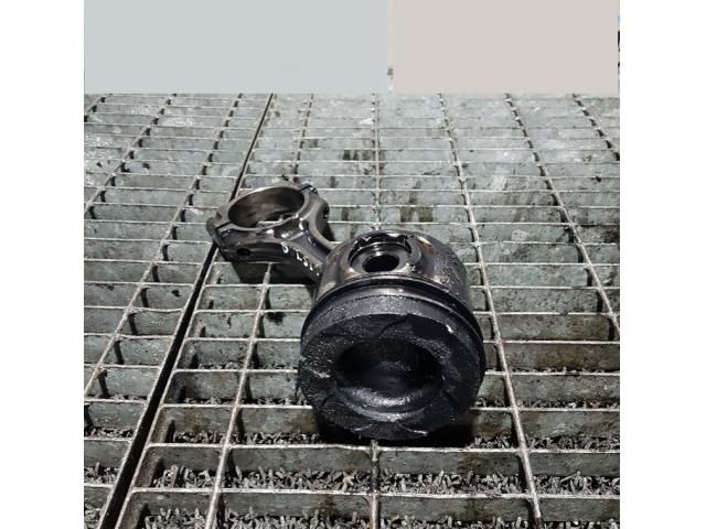 bontott MITSUBISHI OUTLANDER Dugattyú