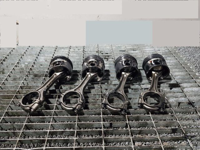 bontott MITSUBISHI OUTLANDER Dugattyú