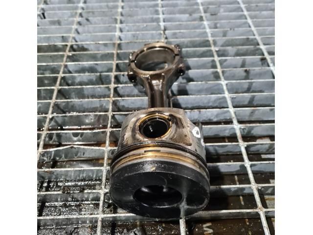 bontott MITSUBISHI OUTLANDER Dugattyú