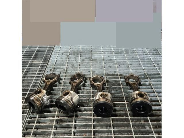 bontott MITSUBISHI OUTLANDER Dugattyú