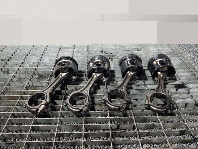 bontott MITSUBISHI OUTLANDER Dugattyú