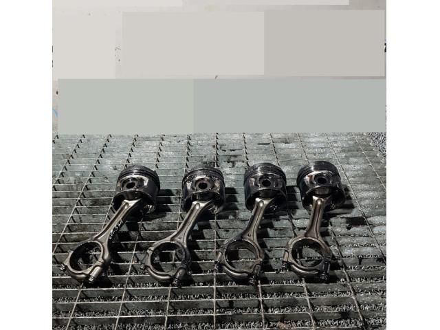 bontott MITSUBISHI OUTLANDER Dugattyú