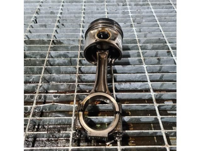 bontott MITSUBISHI OUTLANDER Dugattyú