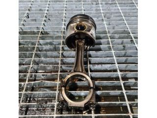 bontott MITSUBISHI OUTLANDER Dugattyú