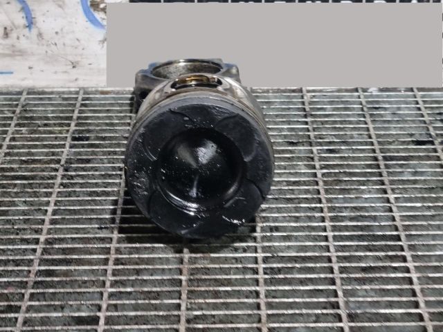 bontott MITSUBISHI OUTLANDER Dugattyú