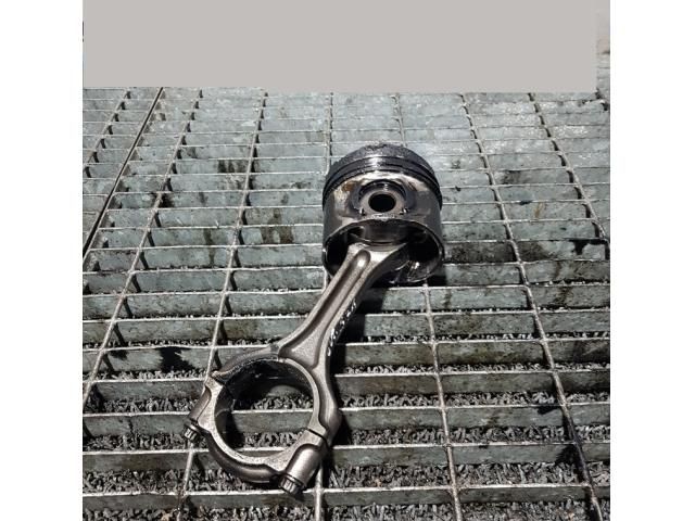 bontott MITSUBISHI OUTLANDER Dugattyú