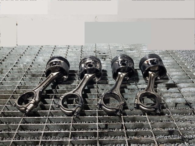 bontott MITSUBISHI OUTLANDER Dugattyú