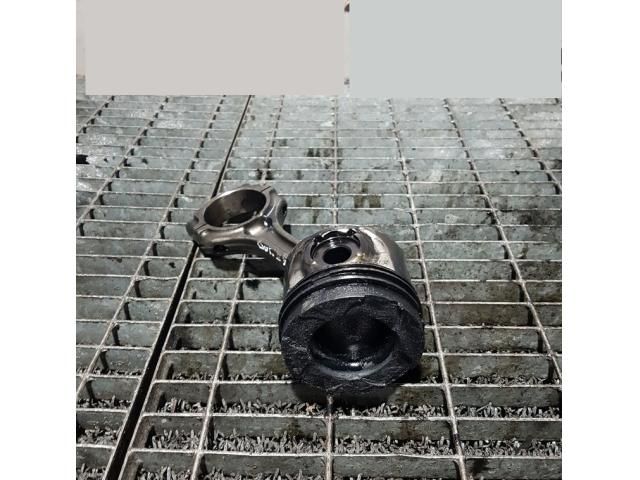 bontott MITSUBISHI OUTLANDER Dugattyú