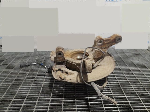 bontott MITSUBISHI OUTLANDER Jobb első Csonkállvány