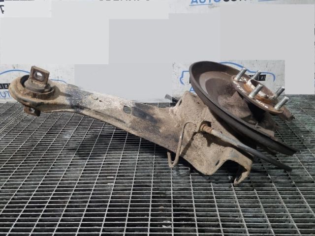 bontott MITSUBISHI OUTLANDER Jobb hátsó Csonkállvány